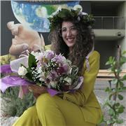 Cerchi una ragazza sorridente e dinamica, che possa far nascere passione per lo studio anche nei più giovani? Eccomi !